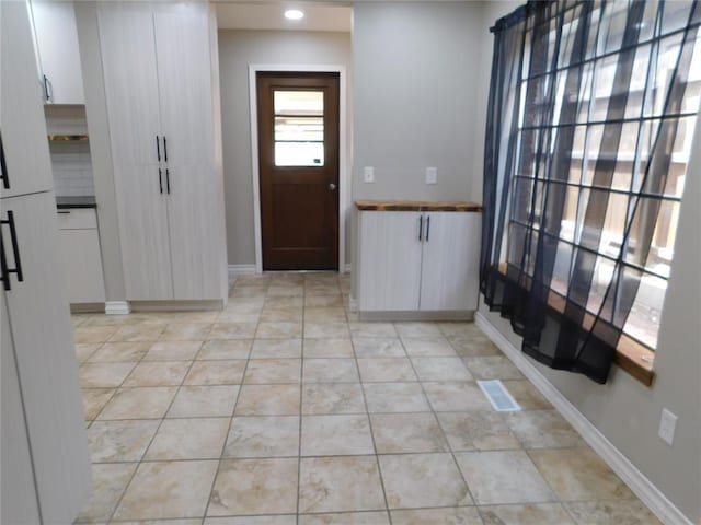 5737 NW 31st St, Oklahoma City, OK 73122 - entryway with baseboards