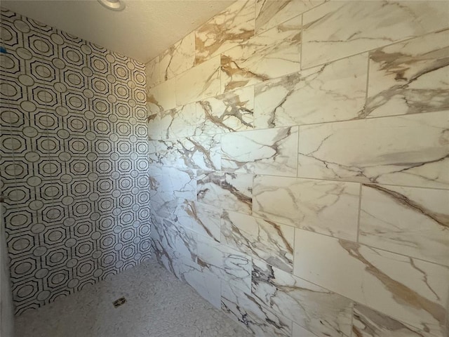 5 Old Glory Ave, Altus, OK 73521 - full bath with tiled shower