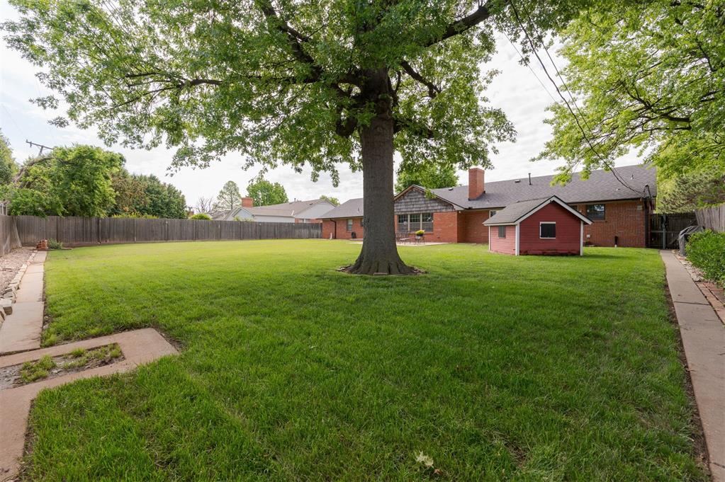 1609 Westchester Dr, Oklahoma City, OK 73120 - view of yard