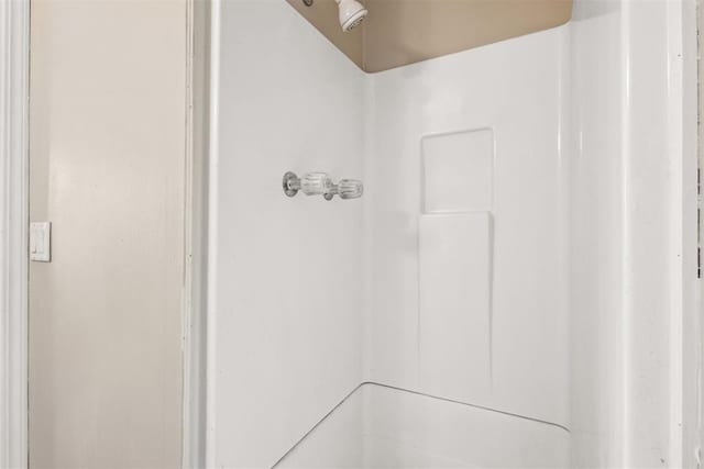 2600 NW 34th St, Oklahoma City, OK 731 - full bath with a shower