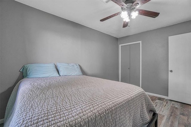 1904 Gemini St, Altus, OK 73521 - bedroom featuring wood finished floors, baseboards, ceiling fan, and a closet