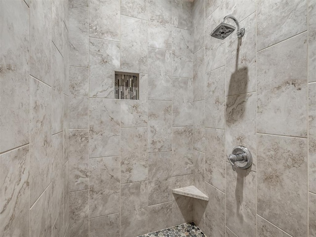 832 Gateway Bridge Rd, Edmond, OK 73034 - bathroom with a tile shower