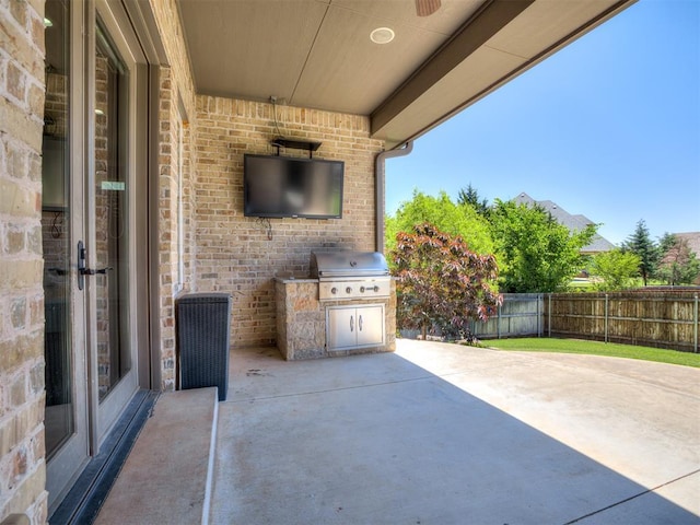 832 Gateway Bridge Rd, Edmond, OK 73034 - fenced backyard featuring a patio area