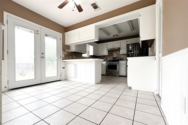 8409 Bigwood Dr, Oklahoma City, OK 73135 - kitchen with stainless steel range, a ceiling fan, decorative backsplash, a peninsula, and light tile patterned floors