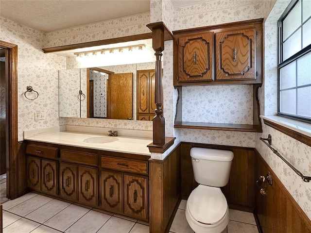 715 N Max, Hinton, OK 73047 - bathroom featuring wallpapered walls, tile patterned floors, toilet, and vanity