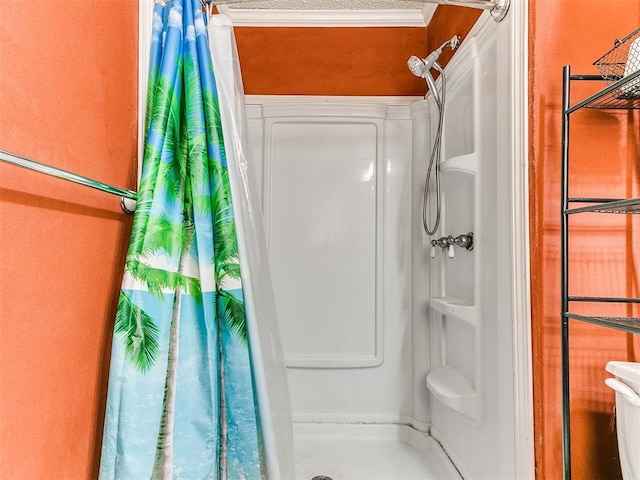 216 N English Dr, Moore, OK 73160 - bathroom featuring curtained shower