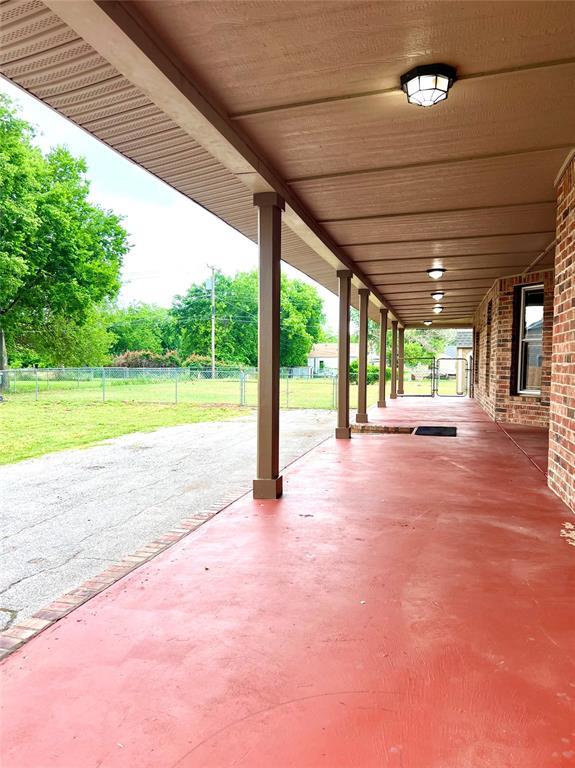 2027 W Minnesota Ave, Chickasha, OK 73018 - photo 2