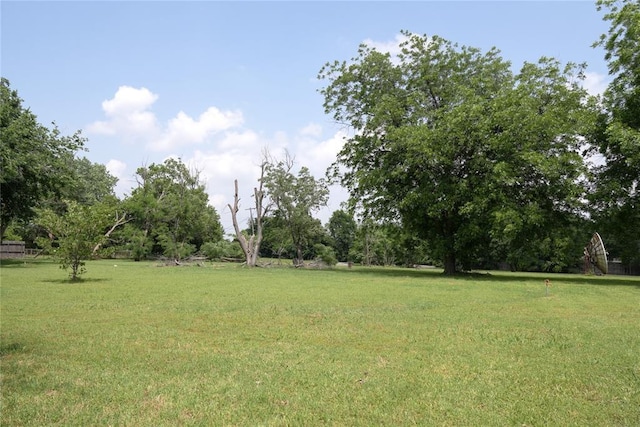 5624 N Mueller Ave, Bethany, OK 73008 - view of green lawn