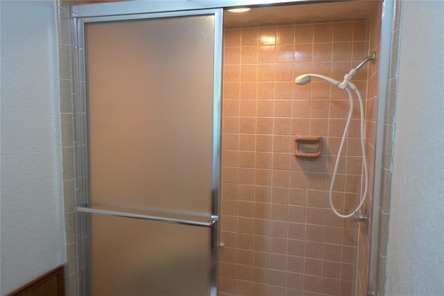 5624 N Mueller Ave, Bethany, OK 73008 - full bath featuring a tile shower