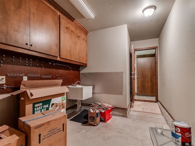 1017 SW 107th St, Oklahoma City, OK 73170 - laundry room featuring a sink
