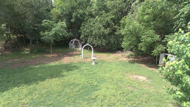617 Holman Pl, Midwest City, OK 73110 - view of grassy yard with a sink