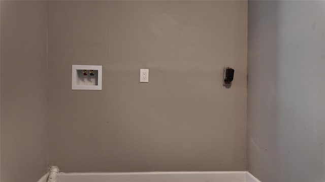 617 Holman Pl, Midwest City, OK 73110 - washroom featuring washer hookup and baseboards