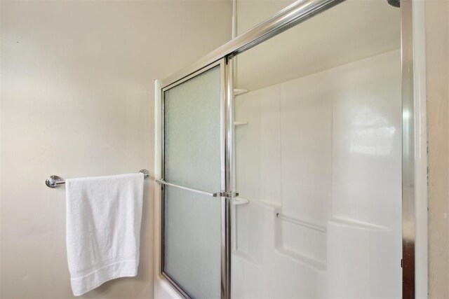 1227 Stout Dr NW, Piedmont, OK 73078 - full bathroom featuring a shower with door