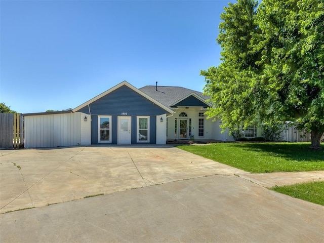 1900 New Haven Ct, Moore, OK 73160 - single story home featuring concrete driveway