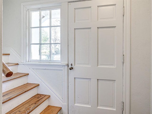 705 Chautauqua Ave, Norman, OK 73069 - doorway with stairway