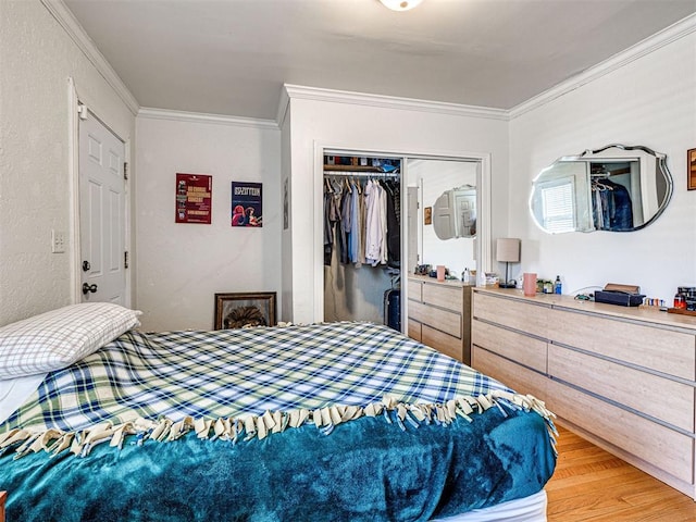 705 Chautauqua Ave, Norman, OK 73069 - bedroom featuring ornamental molding, light wood-type flooring, and a closet
