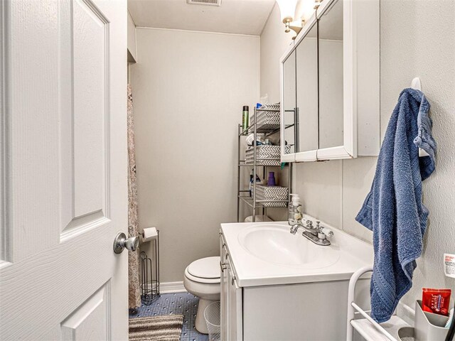 705 Chautauqua Ave, Norman, OK 73069 - bathroom with vanity, toilet, and baseboards