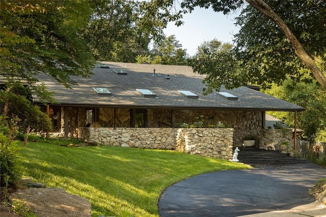 1917 Whispering Pines Cir, Norman, OK 73072 - view of front of house featuring stone siding, a front yard, and roof with shingles