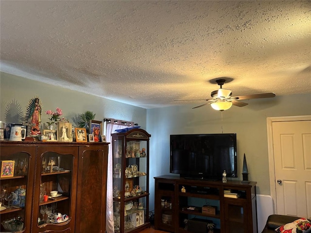 2508 N Cummings Dr, Oklahoma City, OK 73107 - living room featuring a textured ceiling and a ceiling fan