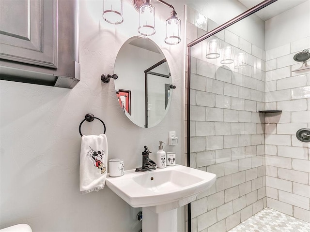 10716 Quail Reserve Rd, Oklahoma City, OK 73173 - bathroom featuring a shower stall