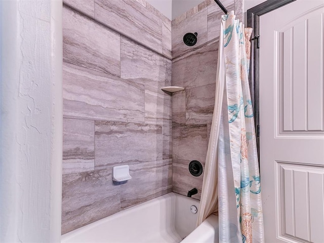 10716 Quail Reserve Rd, Oklahoma City, OK 73173 - bathroom with shower / tub combo with curtain