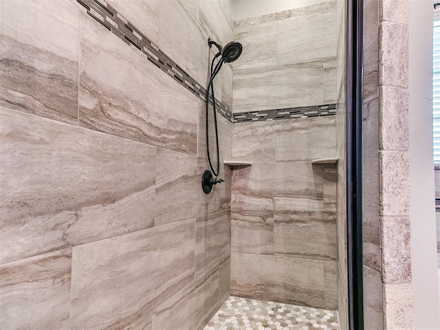 10716 Quail Reserve Rd, Oklahoma City, OK 73173 - full bath featuring a tile shower