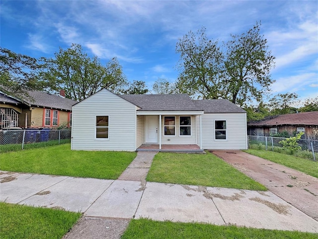 1226 S 1st St, Chickasha, OK 73018 - photo 1
