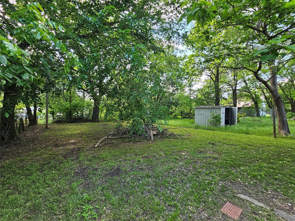 1108 N Pennsylvania Ave, Shawnee, OK 74801 - view of green lawn