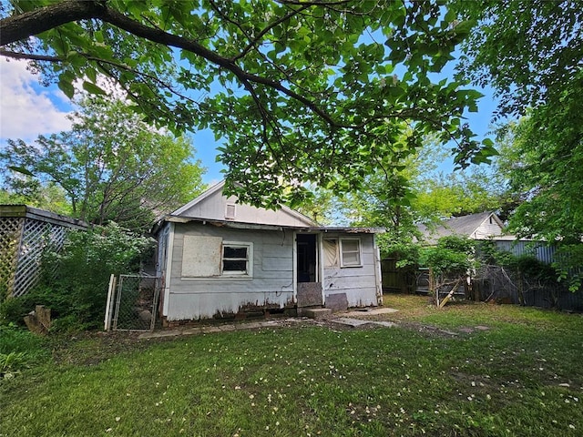1108 N Pennsylvania Ave, Shawnee, OK 74801 - back of house with a gate
