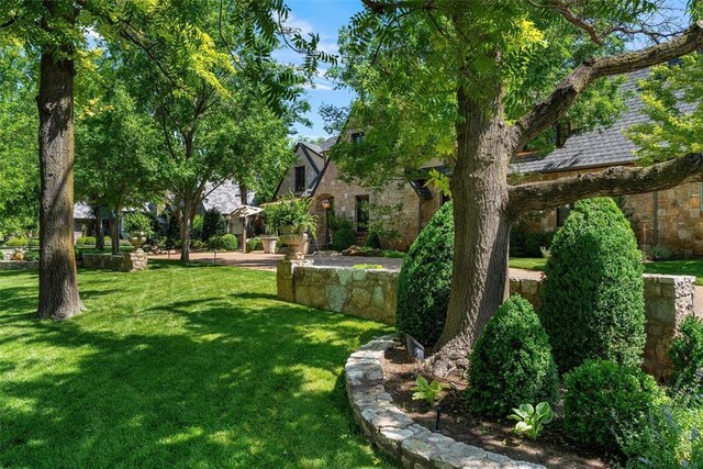 6638 Avondale Dr, Nichols Hills, OK 73116 - view of grassy yard