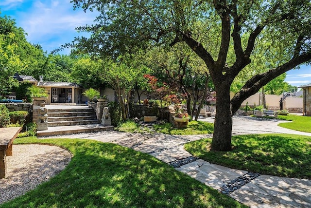 6638 Avondale Dr, Nichols Hills, OK 73116 - view of grassy yard