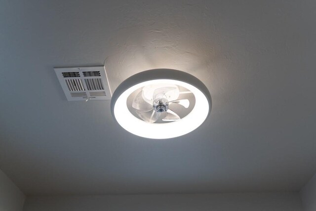 108 NW 25th St, Oklahoma City, OK 73103 - detailed view of a smoke detector