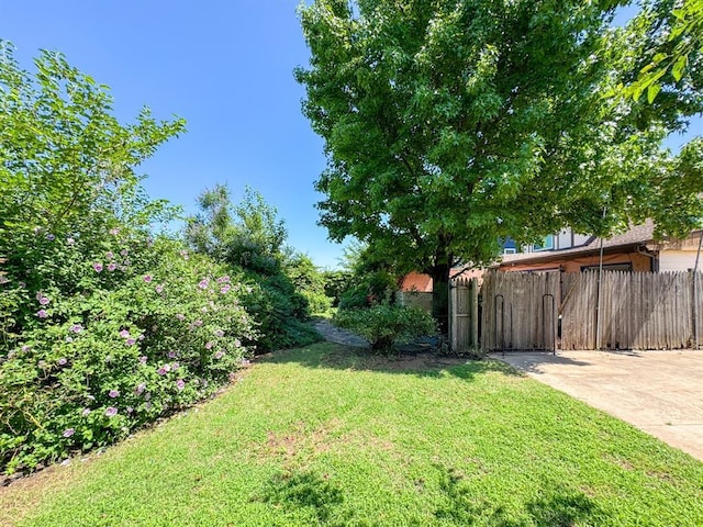 2010 Saddleback Blvd, Norman, OK 73072 - view of yard