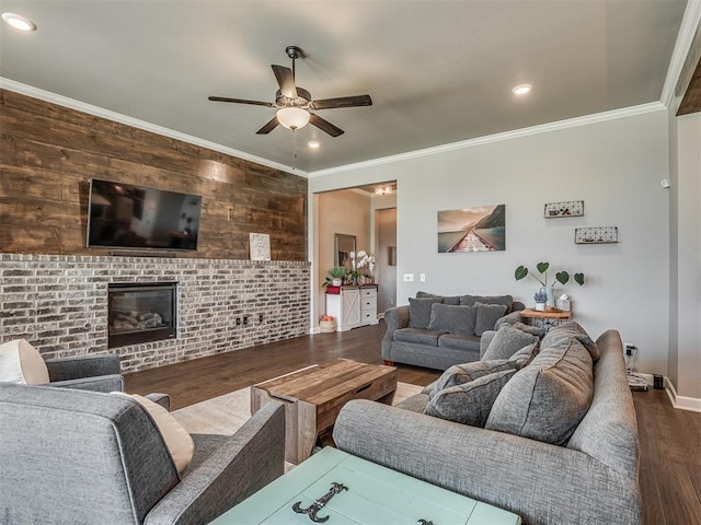 16112 Buffalo Dr, Oklahoma City, OK 73170 - living area with ceiling fan, wood finished floors, recessed lighting, ornamental molding, and baseboards