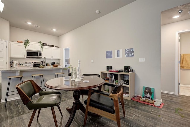 1301 Harvest Trl, Yukon, OK 73099 - dining room with wood finish floors, baseboards, and recessed lighting