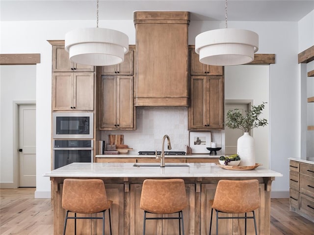 9117 SW 90th St, Mustang, OK 73064 - kitchen with stainless steel appliances, backsplash, light wood-style floors, and baseboards