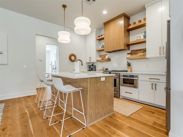 80 Pistache Ln, Carlton Landing, OK 74432 - kitchen featuring open shelves, stainless steel appliances, light wood finished floors, a breakfast bar area, and backsplash