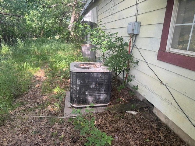 1024 C St SW, Ardmore, OK 73401 - exterior view of central air condition unit