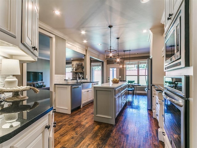 14210 Jack Rabbit Trl, Arcadia, OK 73007 - kitchen featuring stainless steel appliances, a center island, crown molding, dark wood-type flooring, and recessed lighting