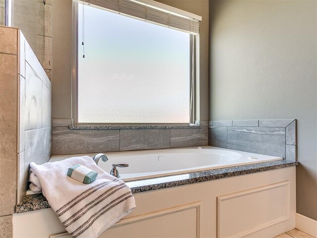 14210 Jack Rabbit Trl, Arcadia, OK 73007 - bathroom with a bath