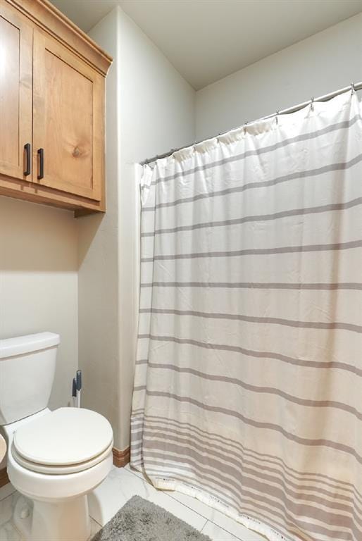 9027 Ns 3500th Rd, Prague, OK 74864 - bathroom with toilet and a shower with curtain