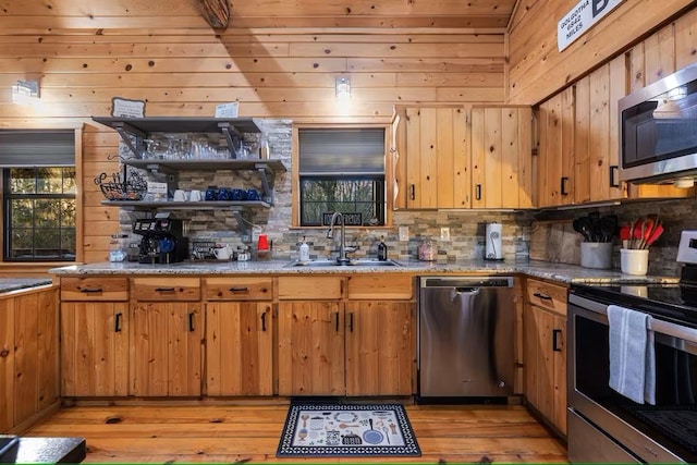 173 Alexis Ln, Broken Bow, OK 74728 - kitchen with appliances with stainless steel finishes, a sink, backsplash, light wood finished floors, and wood walls