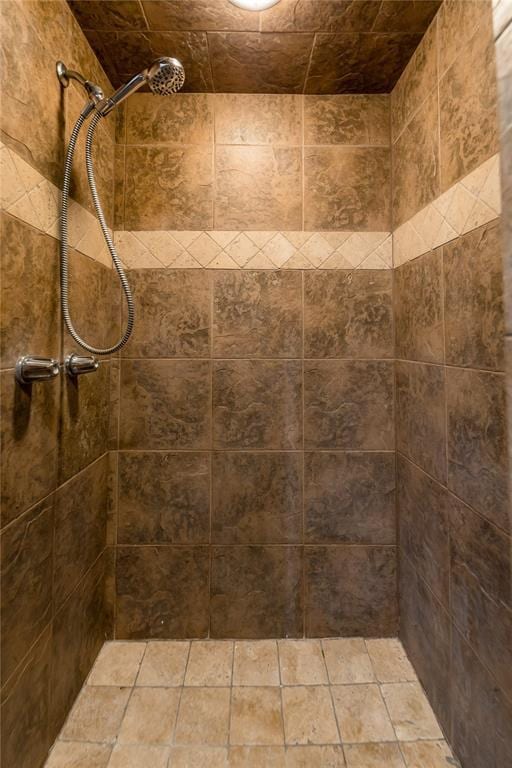 1301 W C Ave, Elk City, OK 73644 - bathroom with a tile shower