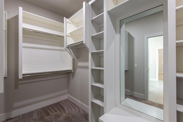 14601 Chambord Dr, Yukon, OK 73099 - walk in closet featuring carpet