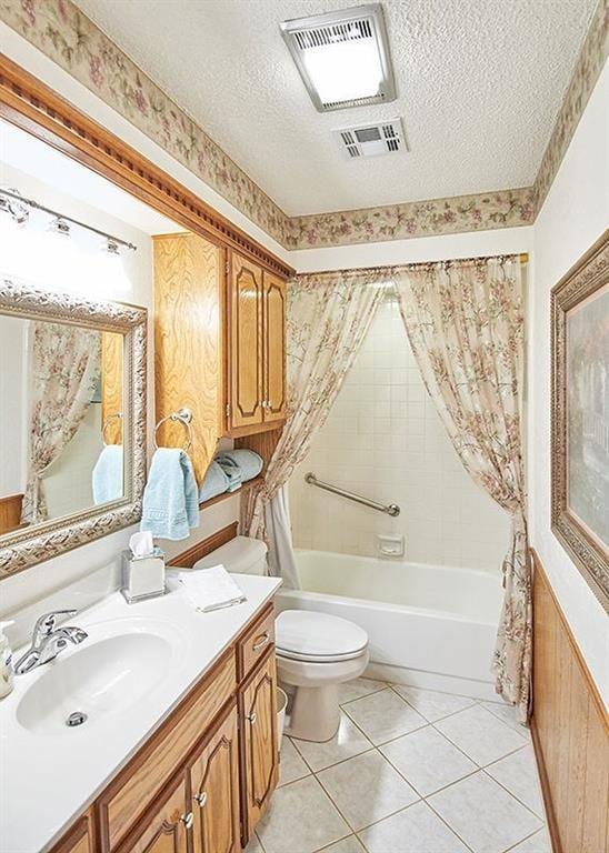 3113 Shannon Ct, Bethany, OK 73008 - bathroom with a textured ceiling, toilet, vanity, shower / bath combo with shower curtain, and tile patterned floors