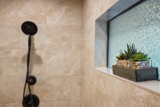 186 W Eagle Mountain Trl, Broken Bow, OK 74728 - bathroom view of tiled shower