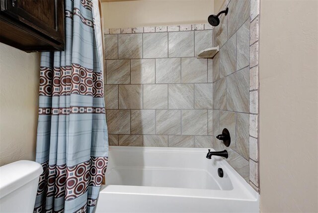 2345 NW 191st Ct, Edmond, OK 73012 - bathroom featuring shower / tub combo and toilet