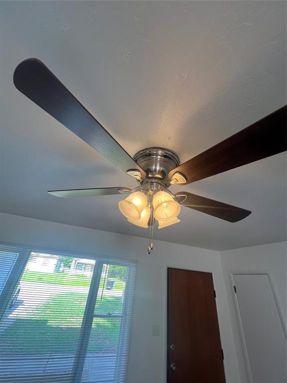 414 N 1st St, Tecumseh, OK 74873 - detailed view of ceiling fan