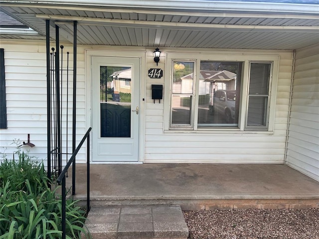 414 N 1st St, Tecumseh, OK 74873 - doorway to property with a porch