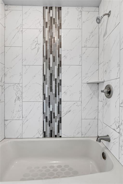 8116 NW 82nd St, Oklahoma City, OK 73132 - bathroom featuring shower / washtub combination